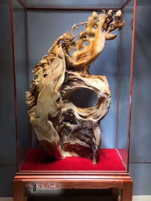 鬼斧神工崖柏根雕《獼猴獻壽》 自然造化與吉祥寓意的完美融合